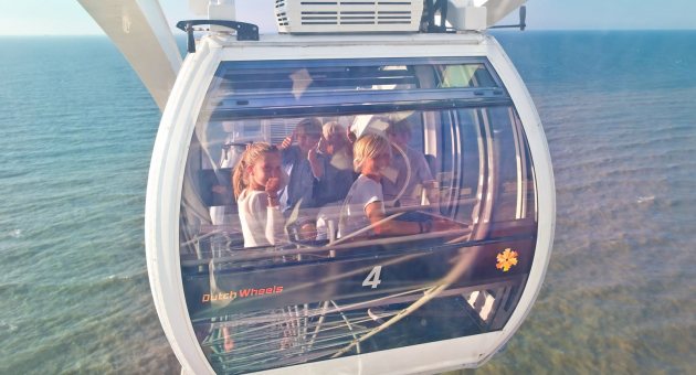 Kinderen in reuzenrad