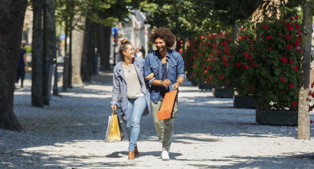 Stel aan het shoppen Binnenstad Den Haag Stel aan het shoppen Binnenstad Den Haag