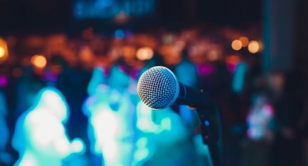 Podium met een microfoon