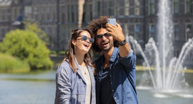 Selfie bij de Hofvijver tijdens stedentrip Den Haag