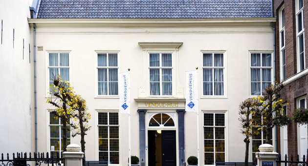 Voorkant van het historische Venduehuis in Den Haag
