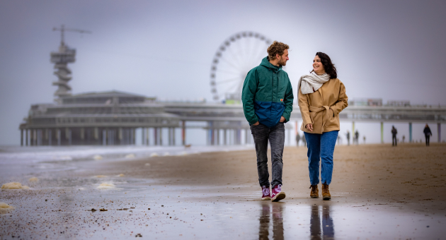 Uitwaaien in de winter op het strand van Scheveningen