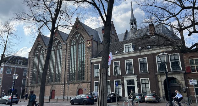 Kloosterk in Den Haag vanaf de buitenkant 
