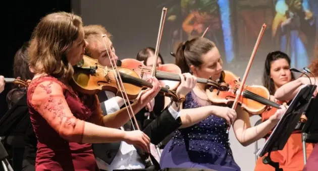 Samen met het Ciconia Consort introduceert Theater en Filmhuis Dakota de intieme kamermuziekserie 'Klassiek met Taart'