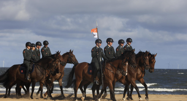 Oefening Prinsjesdag paarden op het strand