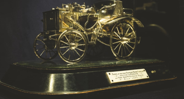 Louwman-Museum-Kunst-in-Beweging-Memorabilia