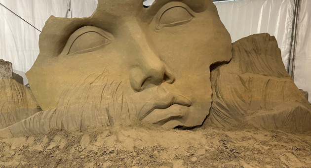 Foto van zandsculptuur op WinterWonderZand aan Zee