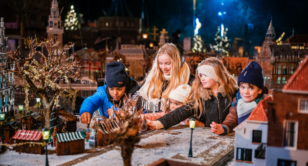 Kinderen hebben het naar hun zin in Madurodam