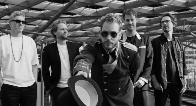 Portret van band Tim Akkerman op Den Haag CS Foto: YouriClaessensPhotography