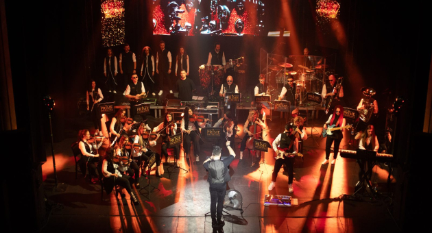 Prime Orchestra live op het podium met spectaculaire lichtshow (c) Prime Orchestra
