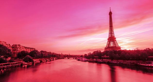 Eiffeltoren bij zonsondergang met roze lucht (c) World Concerts 