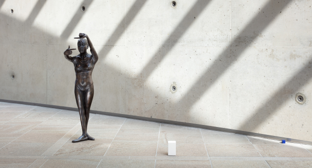 Voor deze tentoonstelling, Ryan Gander X Edgar Degas: Pas de Deux, staat de 14-jarige ballerina van Gander en Degas centraal.