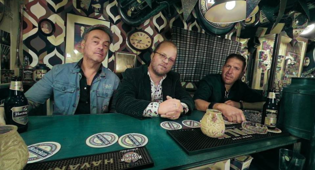 Bluesrocktrio Bas Paardekooper aan de bar