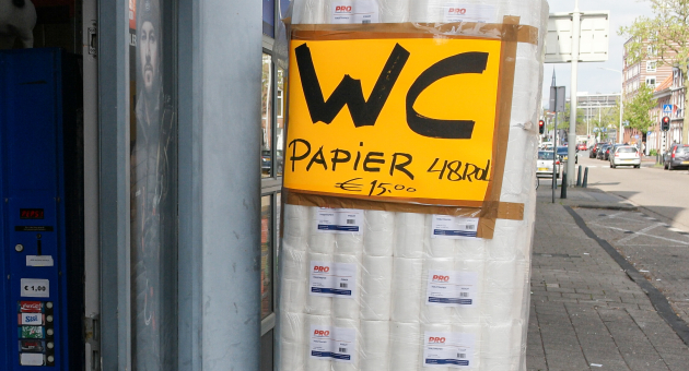 Foto van toiletpapier op stapel tijdens Corona pandemie