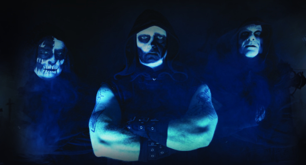 Band Ceremony in dark setting passend by hun death, doom en theatrale metal genre.