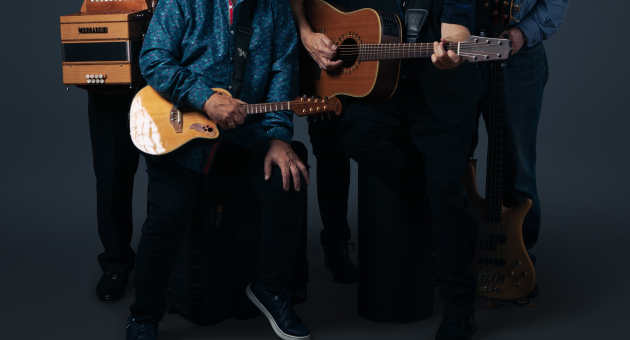 Folkband The Fureys met instrumenten
