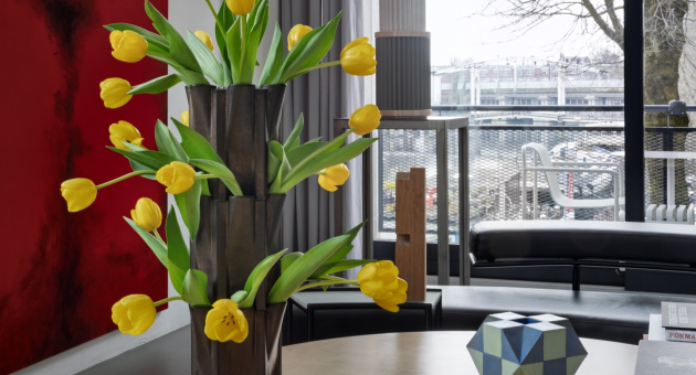 Jan van der Vaart keramiek in huis om te benadrukken dat de kunst voor iedereen is. Foto: Erik & Petra Hesmerg