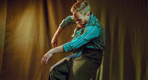 De Haagse bassist en songwriter Timothy Dunn bewandelt zijn eigen creatieve pad.
