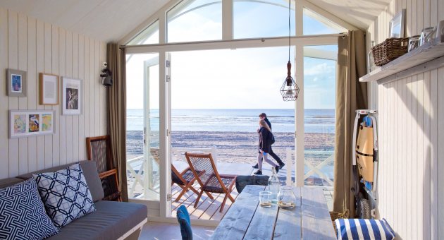 Vanuit het Haags Strandhuisje in Kijkduin kijk je zo naar de zee. 