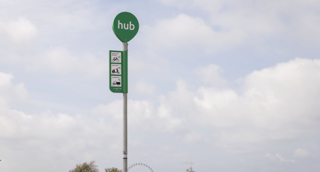 Road sign displaying information about the Hub in Scheveningen