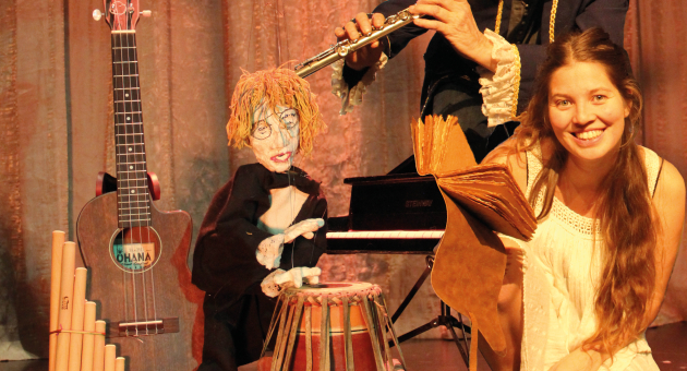 Muzikale voorstelling met pop, fluit en instrumenten