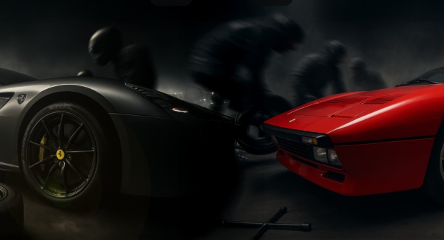 Een zwarte en een rode Ferrari naast elkaar met onbekende personen eromheen.