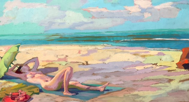 Zee In-Zicht | 100 jaar Piet Pijn. Een vrouw ligt op het strand onder een parasol.