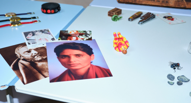 Magic Box door Martín La Roche (2024-2025). Installie aanzicht tijdens My Garden’s Boundaries Are the Horizon, de Appel, Amsterdam (c) Nikola Lamburov