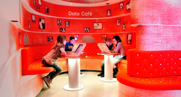 Kinderen in het Datecafe van het Kinderboekenmuseum 
