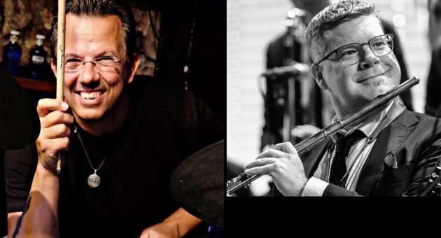 Jo Krause en Marco Kegel met respectievelijk een drumstick en een dwarsfluit in hun hand.