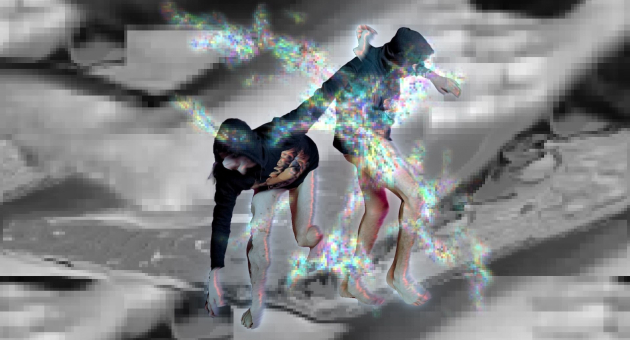 Twee figuren in hoodies met digitale glitch-effecten