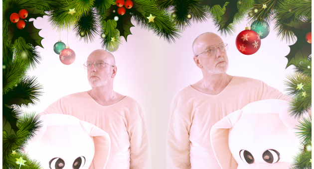 Ton Kas staat tweemaal afgebeeld op een kerstkaart. Hij poseert met een knuffelhond. De kaart is omlijst met dennentakken en kerstballen. 