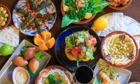 Bij Mezze Scheveningen omarm je de rijke en verfijnde tradities van de Libanese keuken