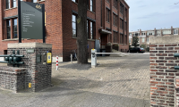 Ingang van parkeerplaats ParkBee Van Bylandt Huis (c) ParkBee 
