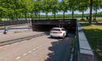 Een auto die een parkeergarage in rijdt (c) Q-Park 