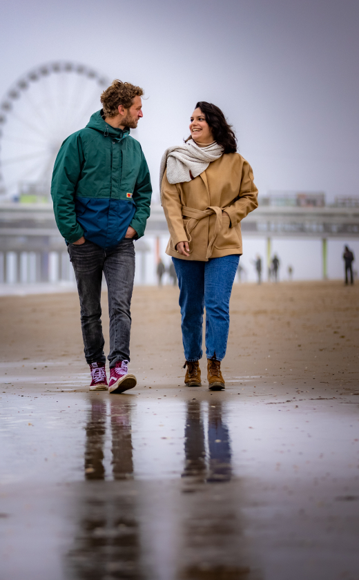 Uitwaaien in de winter op het strand van Scheveningen