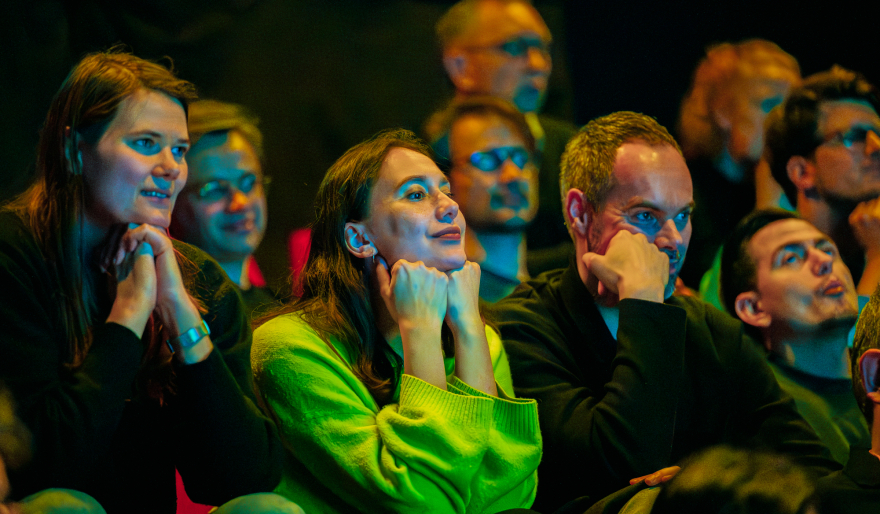 Mensen bekijken een film in de bioscoop tijdens Movies that Matter Festival 