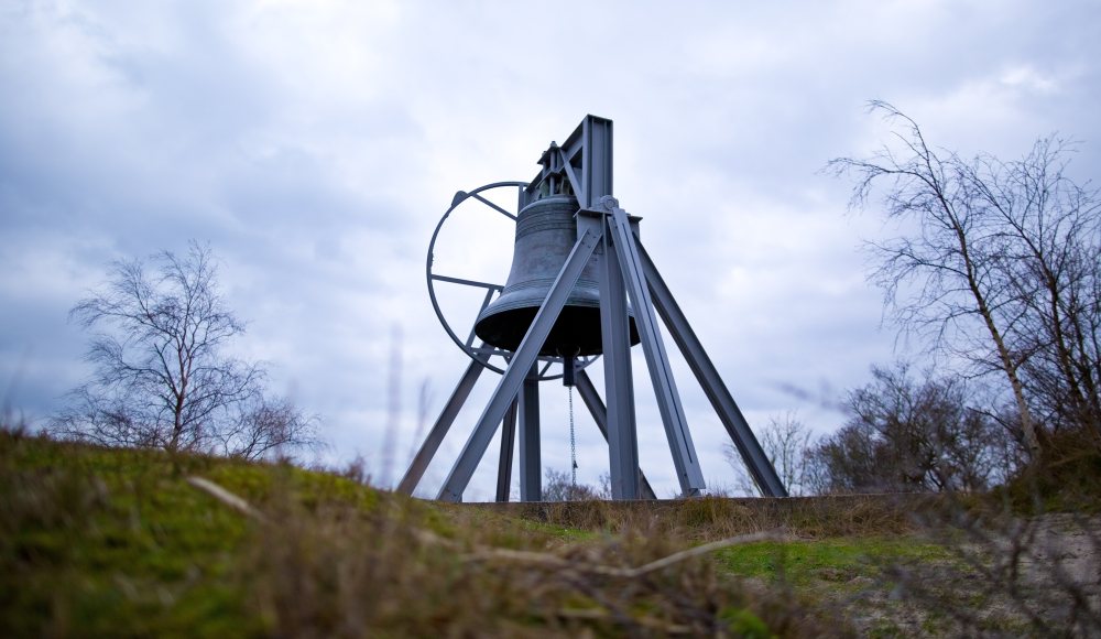Bourdonklok op de Waalsdorpervlakte Bourdonklok op de Waalsdorpervlakte