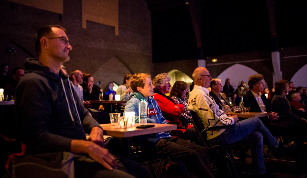 Publiek bij Club Lourdes