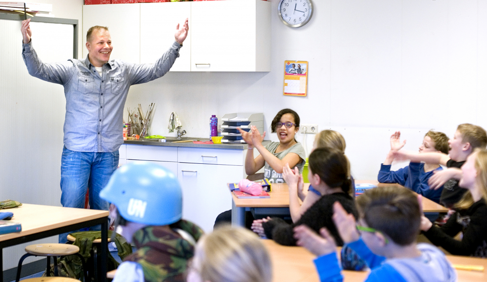 Veteraan in de klas, 75 jaar Vrijheid Den Haag Veteraan in de klas, 75 jaar Vrijheid Den Haag