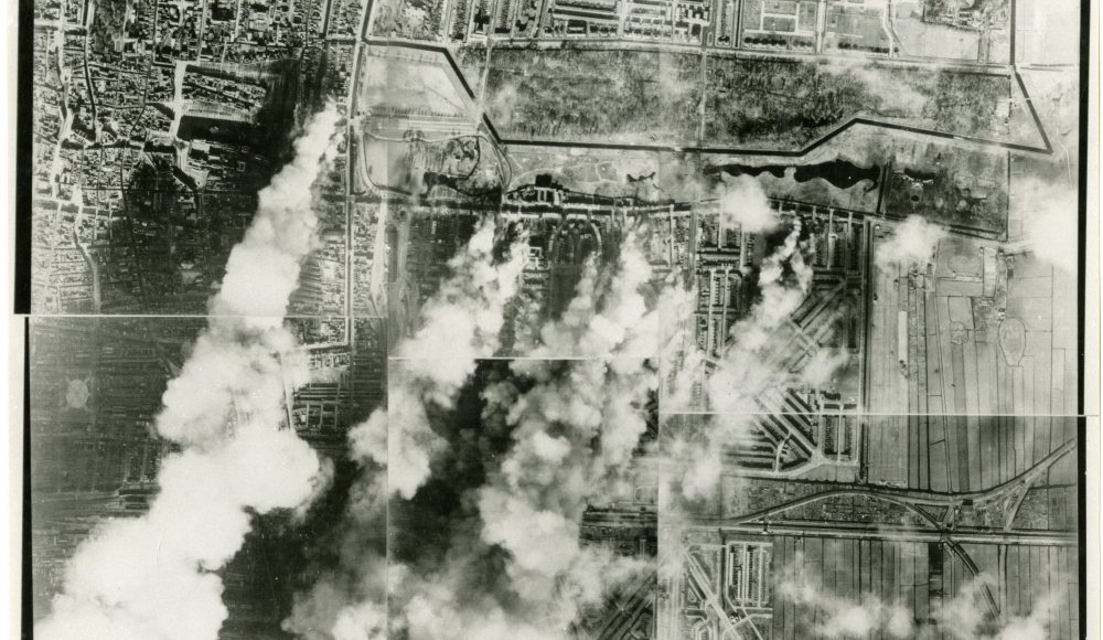 Bombardement Bezuidenhout - Bron R.AF, Collectie Haags Gemeentearchief
