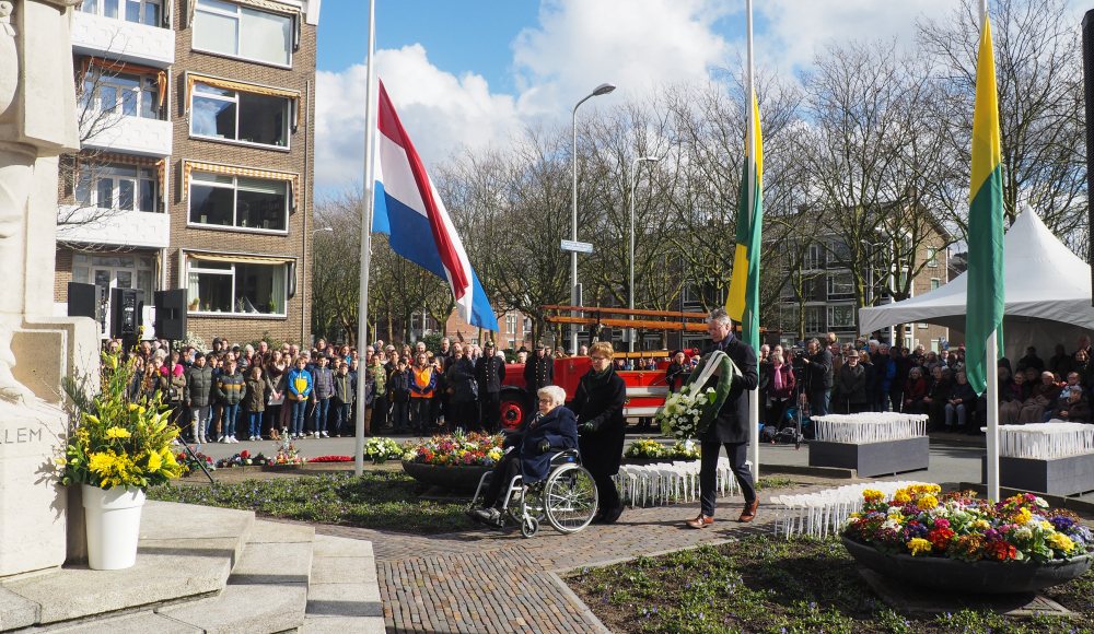 Herdenking bombardement Bezuidenhout - Arie Slob - Sanne Bakker Herdenking bombardement Bezuidenhout - Arie Slob - Sanne Bakker