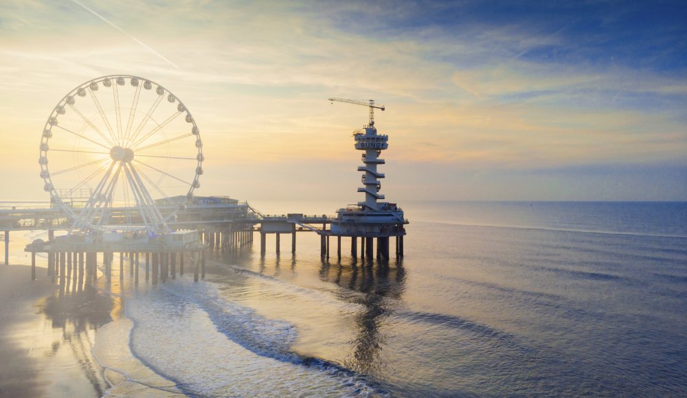 De Pier in Scheveningen vanaf de lucht gezien De Pier in Scheveningen vanaf de lucht gezien