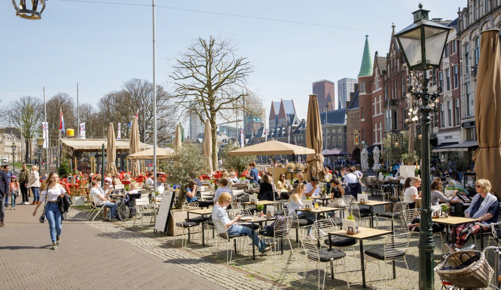 De Plaats onderdeel van winkelgebied Het Noordeinde De Plaats onderdeel van winkelgebied Het Noordeinde