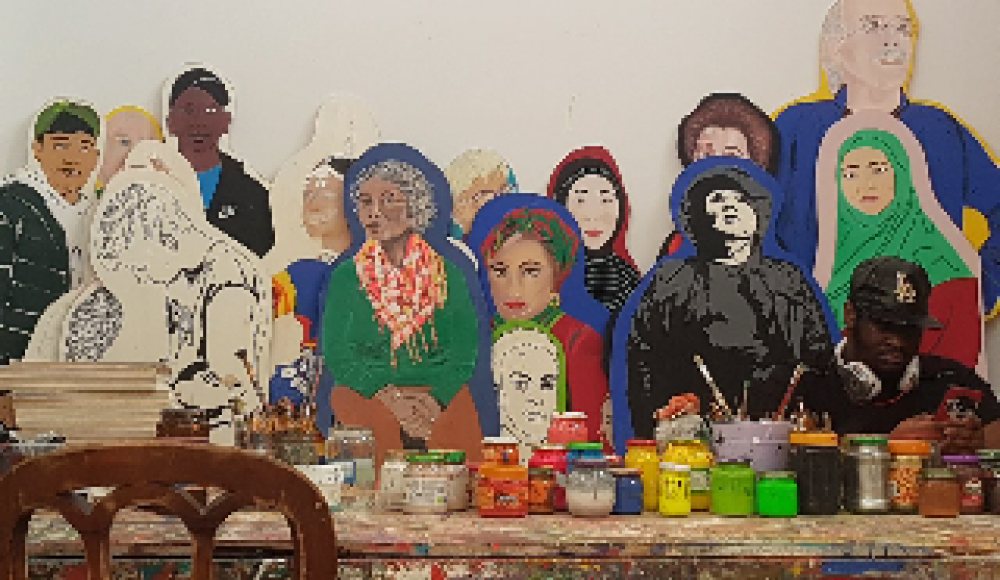 De expositie van Topaze bestaat uit een landschap van Haagse mensen en portretten, van ‘analoge selfies’ De expositie van Topaze bestaat uit een landschap van Haagse mensen en portretten, van ‘analoge selfies’