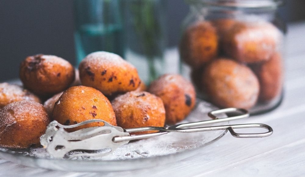 oliebollen_met _suiker_denhaag oliebollen_met _suiker_denhaag
