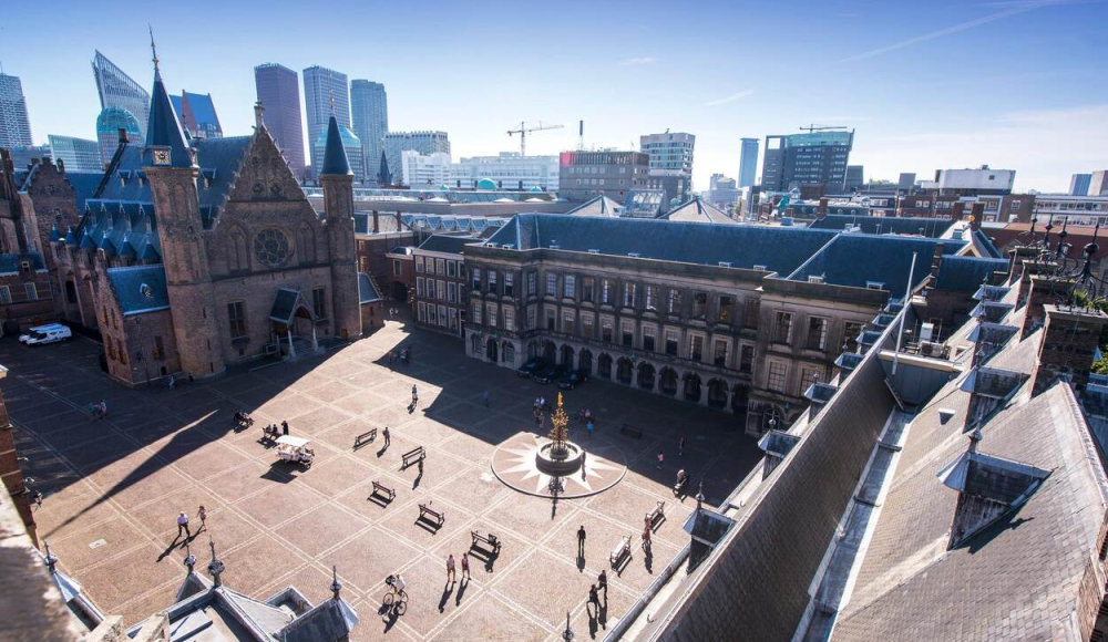 Luchtfoto van het Binnenhof gemaakt door Corne Bastiaansen