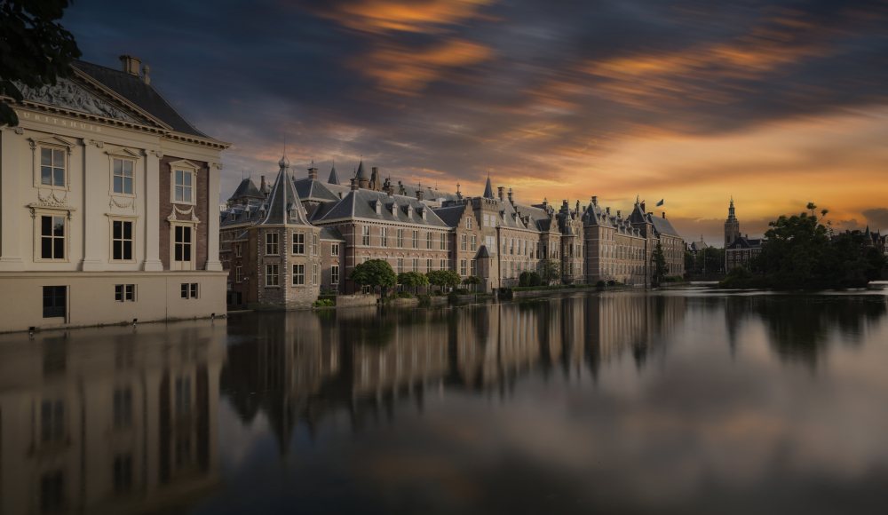 Binnenhof Mauritshuis met Hofvijver (Arjan de Jager 2022) Binnenhof Mauritshuis met Hofvijver (Arjan de Jager 2022)