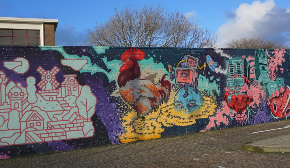 Mural van verschillende street artists met hanen en planet binck