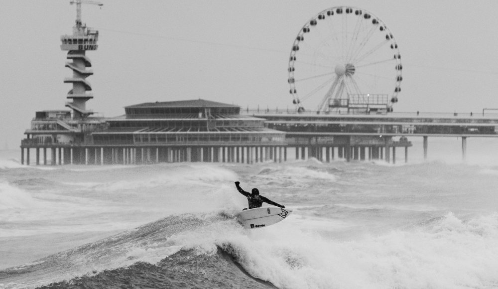 Erik surf Scheveningen Pier